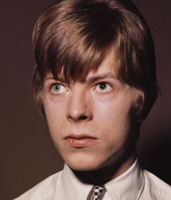 «David Bowie: The Shel Talmy Recordings»: Ακυκλοφόρητες ηχογραφήσεις του Ντέιβιντ Μπόουι από το 1965 με τον Τζίμι Πέιτζ στην κιθάρα κυκλοφορούν τον Σεπτέμβριο 