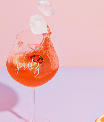 Spritz Hour: Τα καλοκαιρινά κοκτέιλ που αξίζει να δοκιμάσεις στο σπίτι