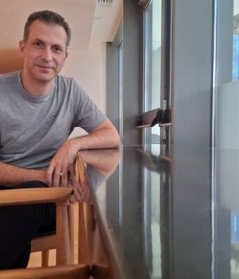 Στέφανος Γερουλάνος: Δεν ψάχνουμε την καταγωγή του ανθρώπου. Ψάχνουμε μια ιστορία για να εξηγήσουμε τον εαυτό μας