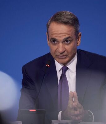 Στη συνέντευξη Τύπου της 90ής ΔΕΘ, ο πρωθυπουργός υπερασπίστηκε το πακέτο των εξαγγελιών, απέκλεισε νέα δημοσιονομική χαλάρωση και έστειλε σαφή πολιτικά μηνύματα προς αντιπολίτευση, Σαμαρά και Τουρκία
