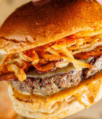 15 στέκια που ξέρουν τι πάει να πει καλό burger