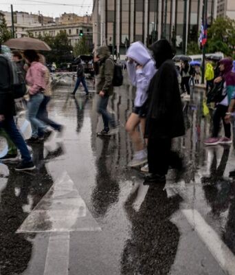 Κακοκαιρία: Ο Αρναούτογλου προειδοποιεί για την Αττική - Ποιες ώρες αναμένονται ισχυρές καταιγίδες
