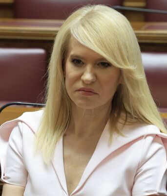Καυστική Τζάκρη για Τσίπρα: «Mετά το 2015 δεν τον ήπιαμε, τον ρουφήξαμε»