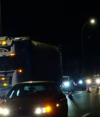 «Γολγοθάς» η έξοδος για τα Χριστούγεννα με ουρές χιλιομέτρων - Διαπραγματεύσεις ΕΛΑΣ - αγροτών