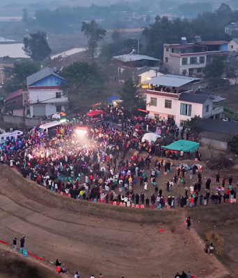 Κινέζα ζήτησε βοήθεια για να σφάξει 2 γουρούνια και προσέτρεξαν χιλιάδες