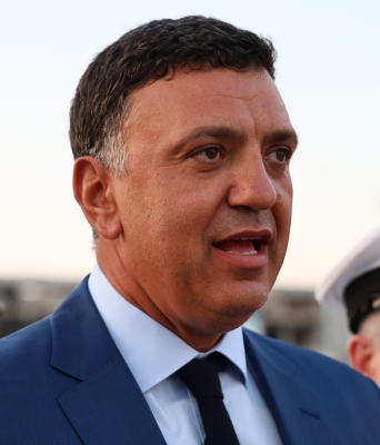 Στο λιμάνι του Πειραιά ο Βασίλης Κικίλιας: «Η τουριστική περίοδος δεν έχει τελειώσει»
