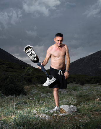 Φωτογραφία του Στράτου Καλαφάτη στο εξώφυλλο του τεύχους 844 της Athens Voice