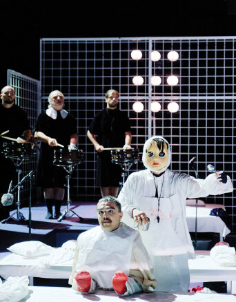 Athens Voice 985 - Marlene Monteiro Freitas