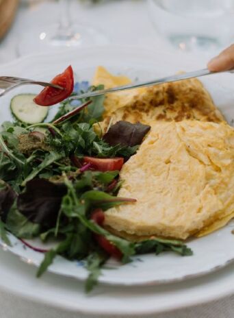 Ομελέτα με σπανάκι και παρμεζάνα σε 5’