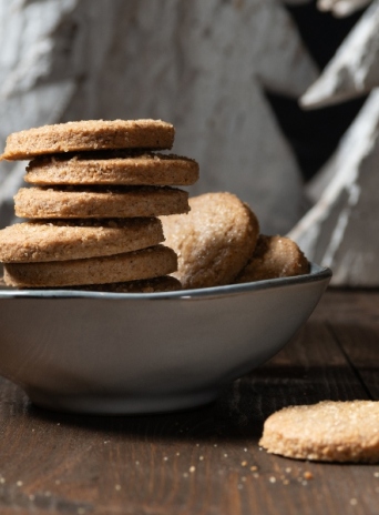 Χριστουγεννιάτικα μπισκότα  με κανέλα και πορτοκάλι χωρίς γλουτένη