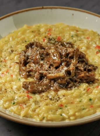 Γιουβέτσι με μοσχαρίσια ουρά 