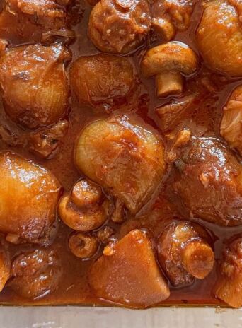 Νηστίσιμο στιφάδο με μανιτάρια και κρεμμύδια