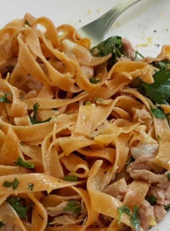 Μακαρονάδα με τόνο και άρωμα λεμόνι