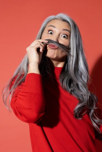 Γκριζάρισμα μαλλιών: 6 τρόποι να πατήσεις pause  