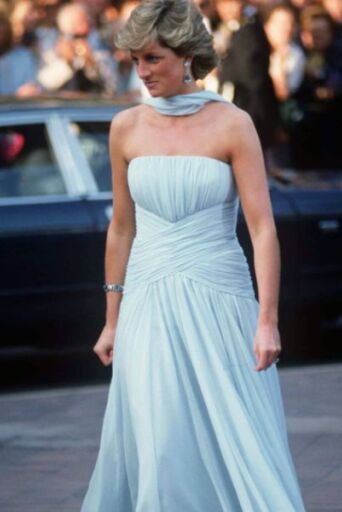 Ντύσου όπως η πριγκίπισσα Νταϊάνα - 10 φορέματα με φουλάρι που ξεχωρίσαμε στην αγορά