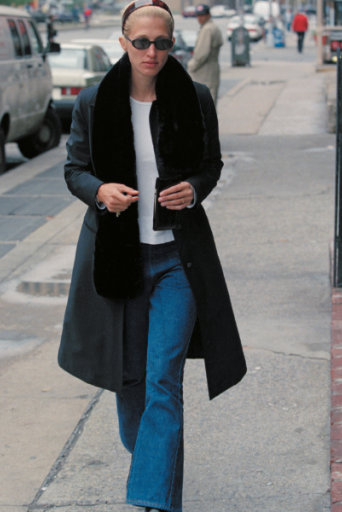 Bootcut τζιν: Πώς να φορέσεις το κομμάτι που λάτρεψε η Καρολίν Μπεσέτ Κένεντι