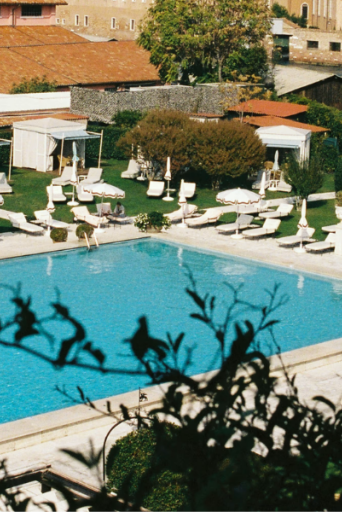 Στο διάσημο Hotel Cipriani, η Dior μάς ταξιδεύει στο καλοκαιρινό σύμπαν του Dioriviera