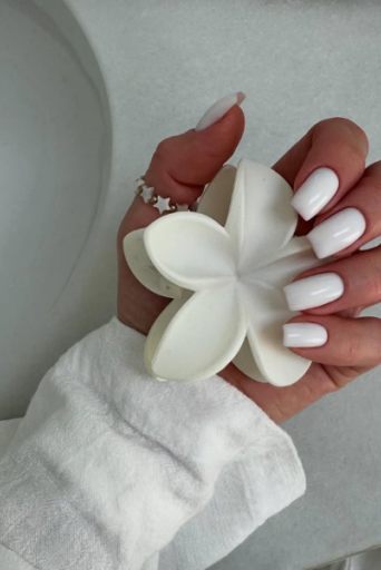 Coconut Latte Nails: Η νέα γαλακτερή τάση που χαρίζει στα νύχια φυσική λάμψη