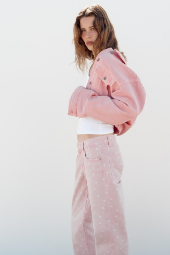 Τα χρωματιστά τζιν είναι στη μόδα - 10 που ξεχωρίσαμε στην αγορά