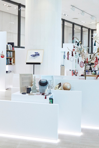 Ψωνίζουμε δώρα από το shop του Μεγάρου