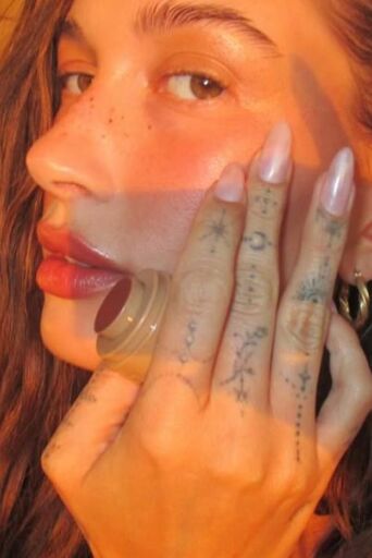 Πέντε χρώματα νυχιών που δείχνουν πάντα κομψά