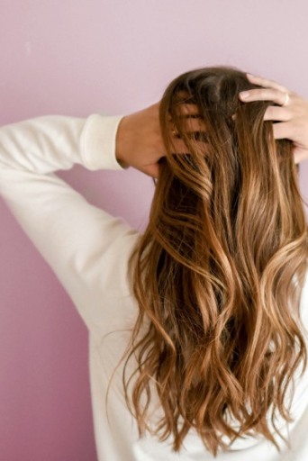 Μάσκες μαλλιών για ξηρότητα και φριζάρισμα: τα προϊόντα που ξεχωρίσαμε στην αγορά