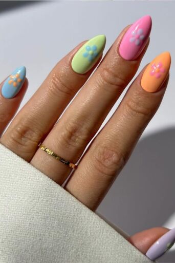 Ανοιξιάτικα νύχια: 4 σχέδια που θα δεις παντού φέτος