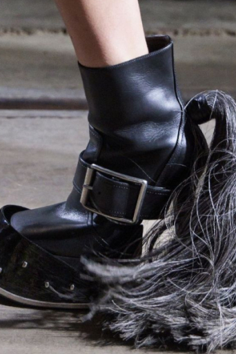 Τα εκκεντρικά παπούτσια του Alexander McQueen