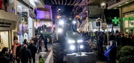 Διαμαρτυρία αγροτών στα γραφεία βουλευτών της Νέας Δημοκρατίας στη Λάρισα