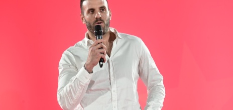 «Πώς να μη σε χτυπήσω έτσι όπως είσαι;» - Το επεισόδιο του ξυλοδαρμού του δημοσιογράφου από τον Νίκο Παππά