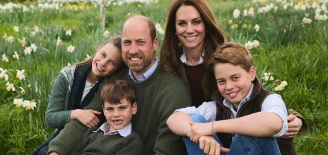 Τρυφερές οικογενειακές στιγμές - Η χριστουγεννιάτικη κάρτα του Ουίλιαμ και της Κέιτ Μίντλετον για το 2025
