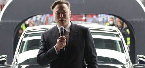 Γυναίκα έχασε εκατοντάδες χιλιάδες δολάρια, πιστεύοντας ότι συνομιλούσε με τον Έλον Μασκ και επένδυε σε «ιδιωτικές μετοχές» της Tesla.