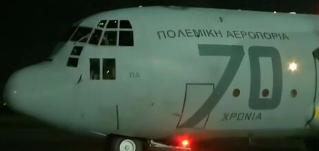 To C-130 με το οποίο επέστρεψαν οι 91 Έλληνες από το Άμπου Ντάμπι