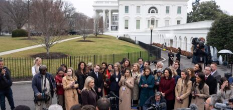 Η εκπρόσωπος Τύπου του Λευκού Οίκου, Καρολάιν Λίβιτ, σε ενημέρωση των συντακτών του Λευκού Οίκου