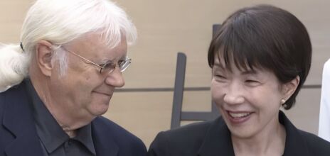 Οι Deep Purple στην Ιαπωνία, με την πρωθυπουργό Σανάε Τακαΐτσι τους υποδέχεται ως φαν