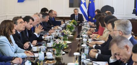 Υπουργικό Συμβούλιο: Ισότητα στις αμοιβές, Τεχνητή Νοημοσύνη, ξένες επενδύσεις και νέα μέτρα για Υγεία και ακίνητα