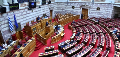 Αναθεώρησης του Συντάγματος: «Ναι» από τη ΝΔ, «παρών» και «όχι» από ΠΑΣΟΚ, «όχι σε όλα» από την αντιπολίτευση 