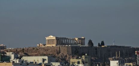 Βελτιωμένη η εικόνα της πυρκαγιάς στην Εύβοια - Ο καπνός κάλυψε τον αττικό ουρανό 