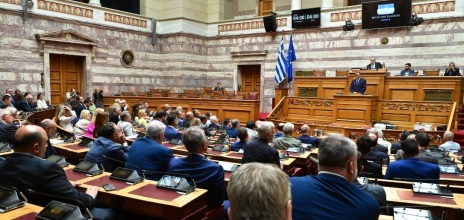 Υπερψηφίστηκε το νομοσχέδιο για την απαγόρευση στα social για ανηλίκους κάτω των 15 ετών