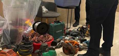 Αντικείμενα που κατάσχεσαν οι αρχές μετά τη σύλληψη των τριών για τους εμπρησμούς στη Μεσσηνία