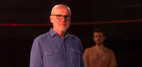 Τιμ Κράουτς: Συνέντευξη με αφορμή την παράσταση «Ολική άμεση συλλογική επικείμενη επίγεια σωτηρία» στο θέατρο Φίατ