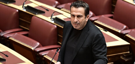 Briefing | Στέφανος Παραστατίδης