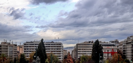 Συννεφιασμένος ουρανός πάνω από την Αθήνα