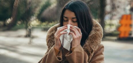 Γρίπη: Προειδοποιήσεις για έξαρση στις γιορτές και αυξημένο κίνδυνο μετάδοσης - Η καθηγήτρια Θ. Ψαλτοπούλου εξηγεί τη δυναμική του στελέχους «Κ»