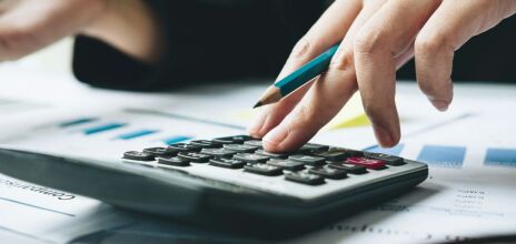 Από τη Δευτέρα 16 Μαρτίου η υποβολή φορολογικών δηλώσεων - Νέοι κωδικοί στο Ε1, μειώσεις τεκμηρίων και παγίδες για ακίνητα.