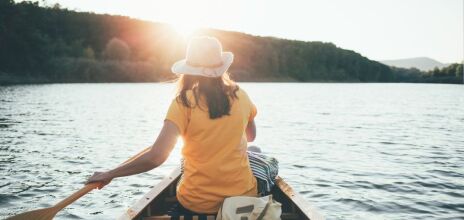 Έκθεση Παγκόσμιας Ευτυχίας 2026: Οι 25 χώρες με τα υψηλότερα επίπεδα ευημερίας, βασισμένη σε δείκτες όπως προσδόκιμο υγιούς ζωής, κοινωνική στήριξη, ελευθερία