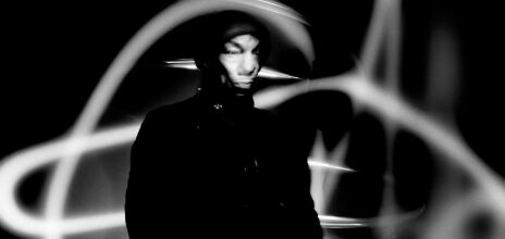 Ακούστε το νέο single του Tricky και μάθετε τα πάντα για την επιστροφή του με το άλμπουμ Different When It’s Silent που κυκλοφορεί στις 17 Ιουλίου