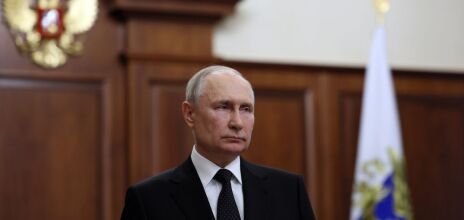 Ο Βλαντίμιρ Πούτιν φέρεται να παραμένει σε καταφύγια για εβδομάδες εν μέσω φόβων δολοφονίας - Απαγόρευση ίντερνετ και ενισχυμένη αντιαεροπορική άμυνα.