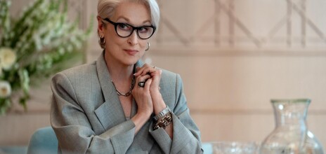 Η Μέριλ Στριπ επέβαλε το iconic look: Το σακάκι που το στούντιο ήθελε να «κόψει» από το «Ο Διάβολος Φοράει Prada 2»