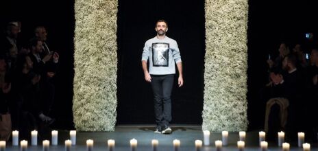 Δικαστικές εξελίξεις στην υπόθεση του σχεδιαστή Ρικάρντο Τίσι - Ζητείται η κατάθεση γνωστού Ιταλού τραγουδιστή για την καταγγελία σεξουαλικής επίθεσης.
